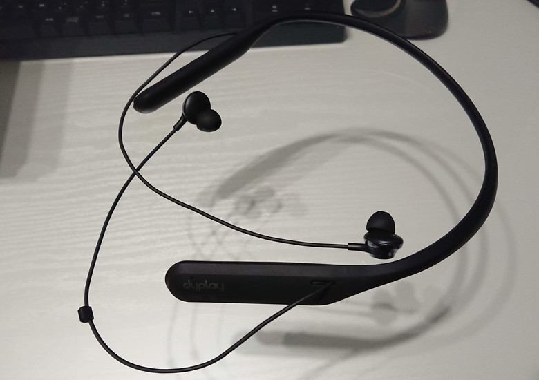 オーディオ機器 dyplay ワイヤレスイヤホン ブラック 充電ケース付