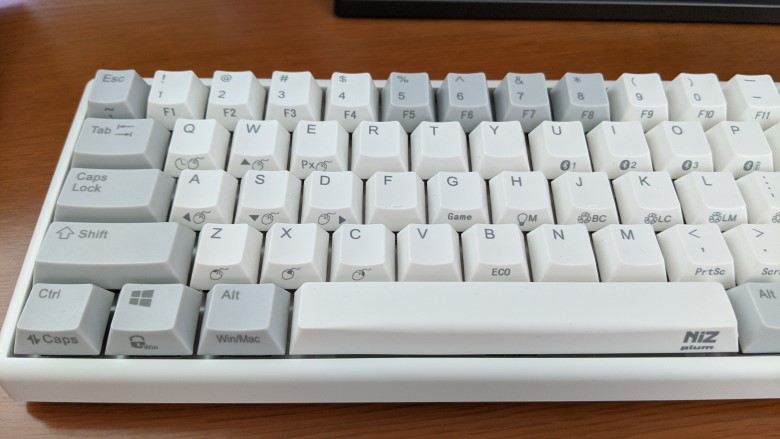 AKEEYO NIZ 68キー 静電容量無接点式キーボード レビュー － 快適で