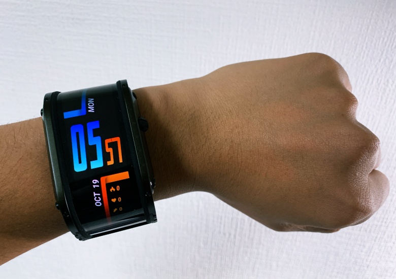 Nubia Watchの実機レビュー －「曲がる」ディスプレイを搭載した超大
