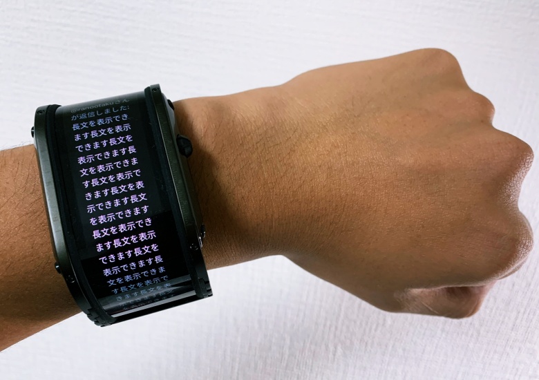 Nubia Watchの実機レビュー －「曲がる」ディスプレイを搭載した超大