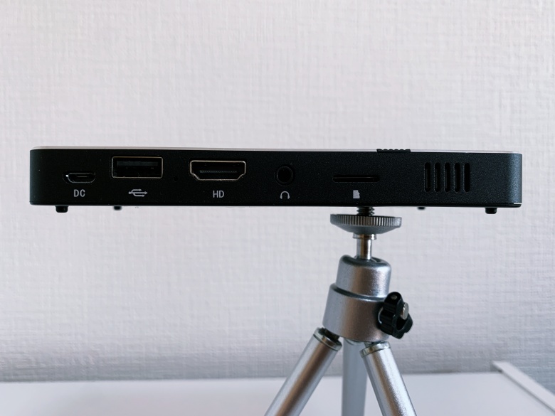 AKASO FOCUSの実機レビュー － 超コンパクトなモバイルプロジェクター