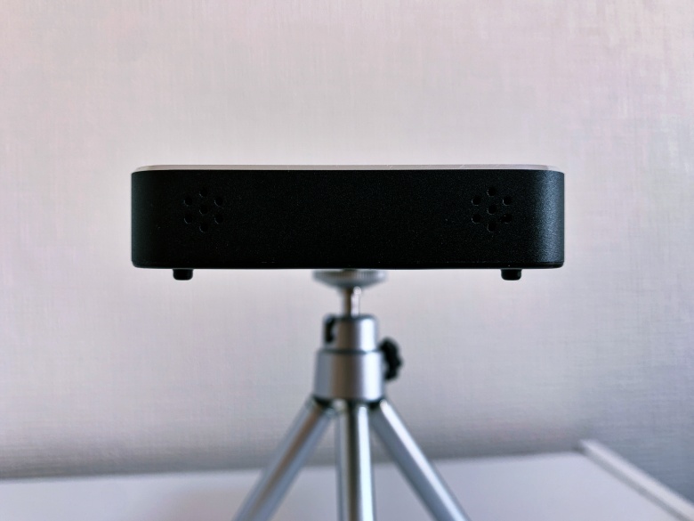AKASO FOCUSの実機レビュー － 超コンパクトなモバイルプロジェクター