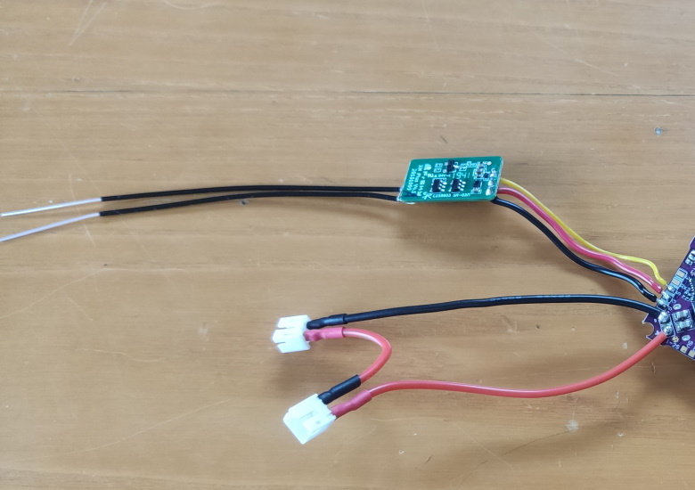 外付けレシーバーを接続してFPVドローンの操縦電波の受信感度を