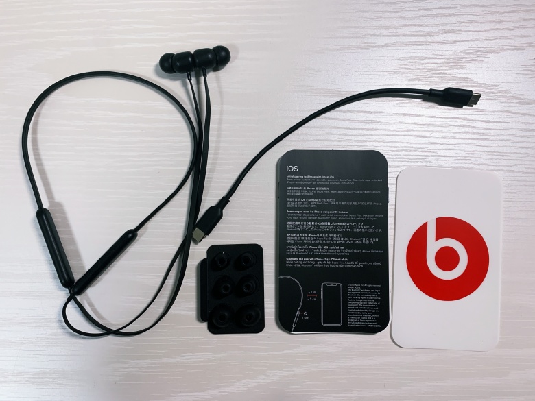 Beats Flexの実機レビュー － Apple W1搭載のネックバンド型ヘッド