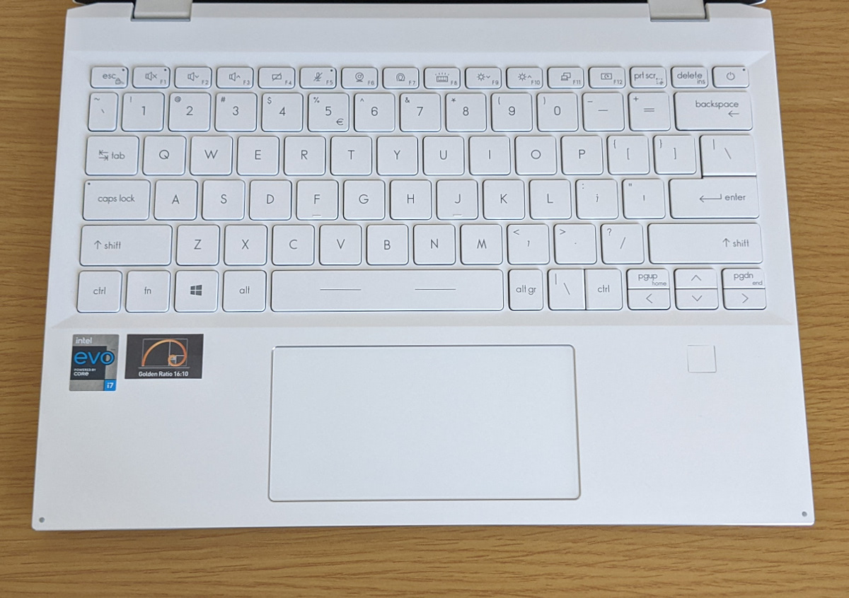 MSI Summit E13 Flip Evoの実機レビュー － 高い性能と上質なデザイン