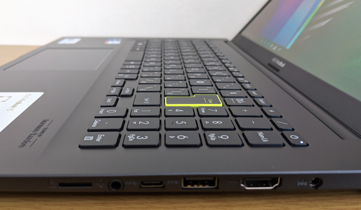 ASUS VivoBook 15 OLED K513EAの実機レビュー － 使いやすい