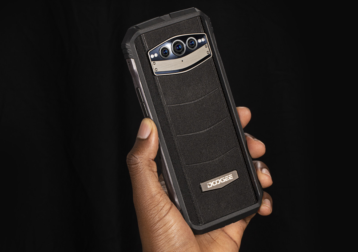 DOOGEE V30 － 背面がレザー張りの5G対応タフネススマホ、eSIM対応で