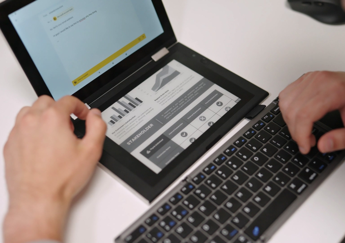 OKPad － 液晶とE-Inkの2画面を搭載する2-in-1 スマートパッドが
