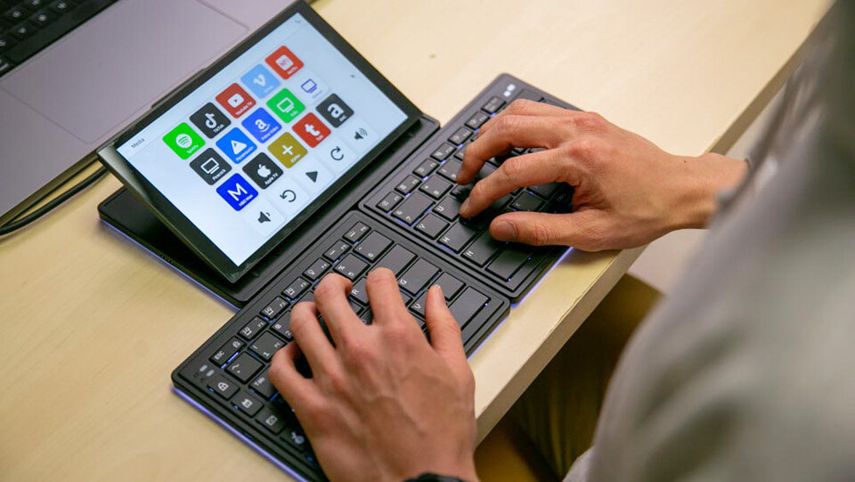 Tetra Keyboard － タッチ対応の8インチモニターがセットになった左右