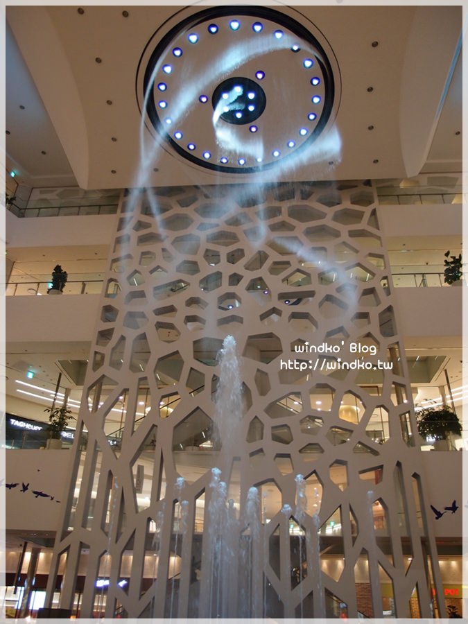 韓國釜山自由行∥ 南浦站。天百貨光復店音樂噴泉(附影片) – 全世界最大的室內噴泉＆超好吃的Krispy Kreme甜甜圈！