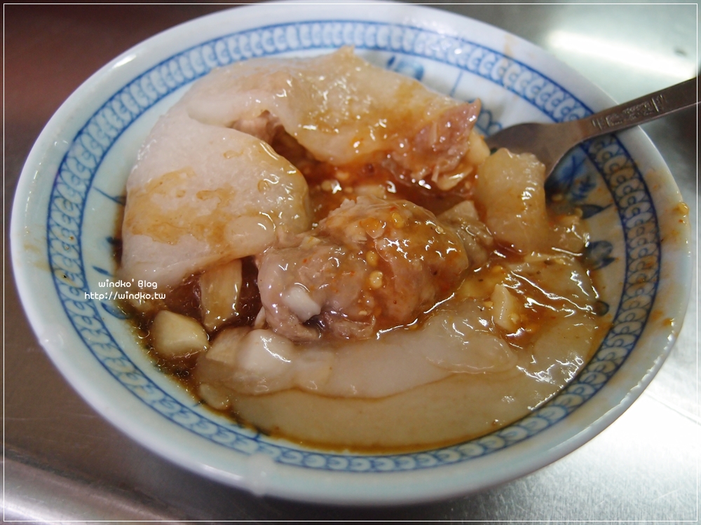 南投食記∥ 水里 董家三兄弟肉圓(二哥的店)總店 – 跟著超人氣排隊人潮小吃炸肉圓＋免費大骨湯