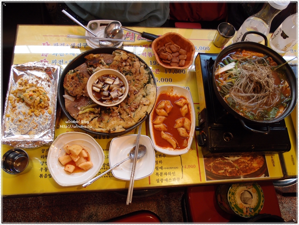 首爾食記∥ 回基站：姨母家王煎餅 이모네왕파전 – 平價美食CP值高，讓人吃得很撐的蔥餅套餐