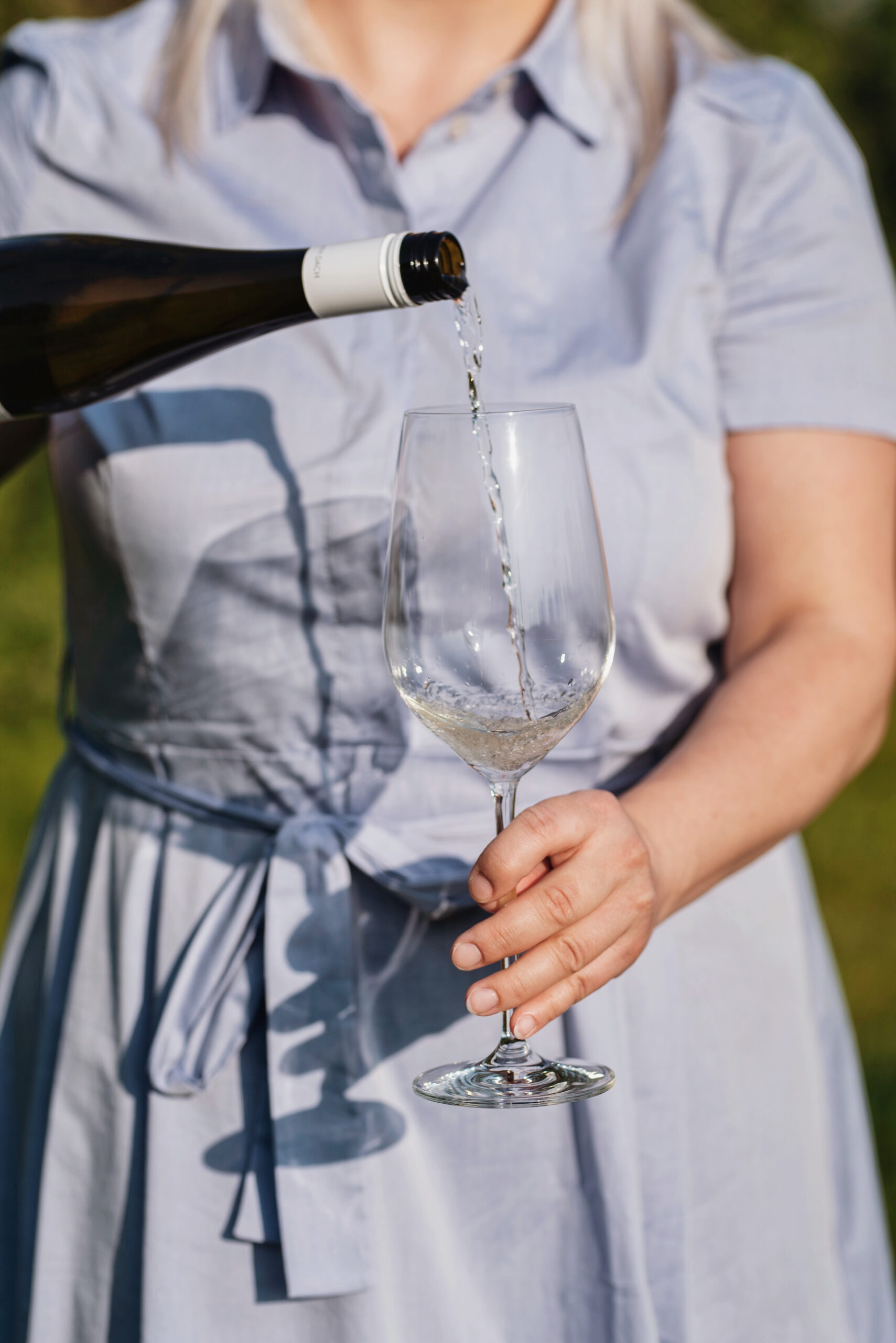 Enikö Dub pouring a glass of white wine