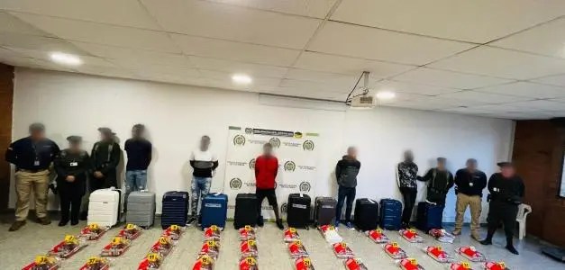 Detienen a cinco dominicanos en el aeropuerto de Bogotá con 215 kilos de cocaína