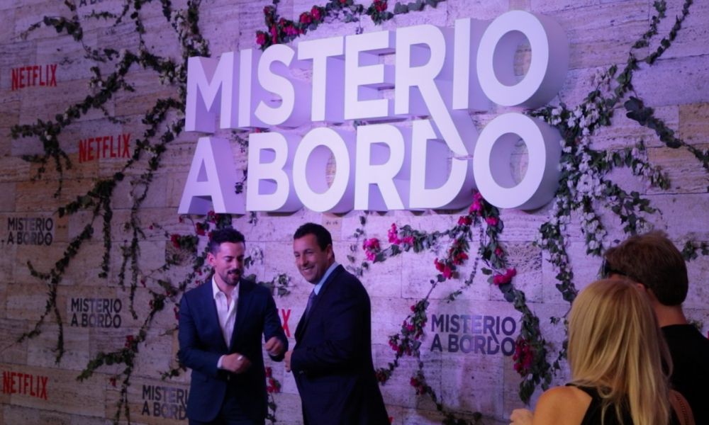 alfombra azul de 'Misterio a bordo'