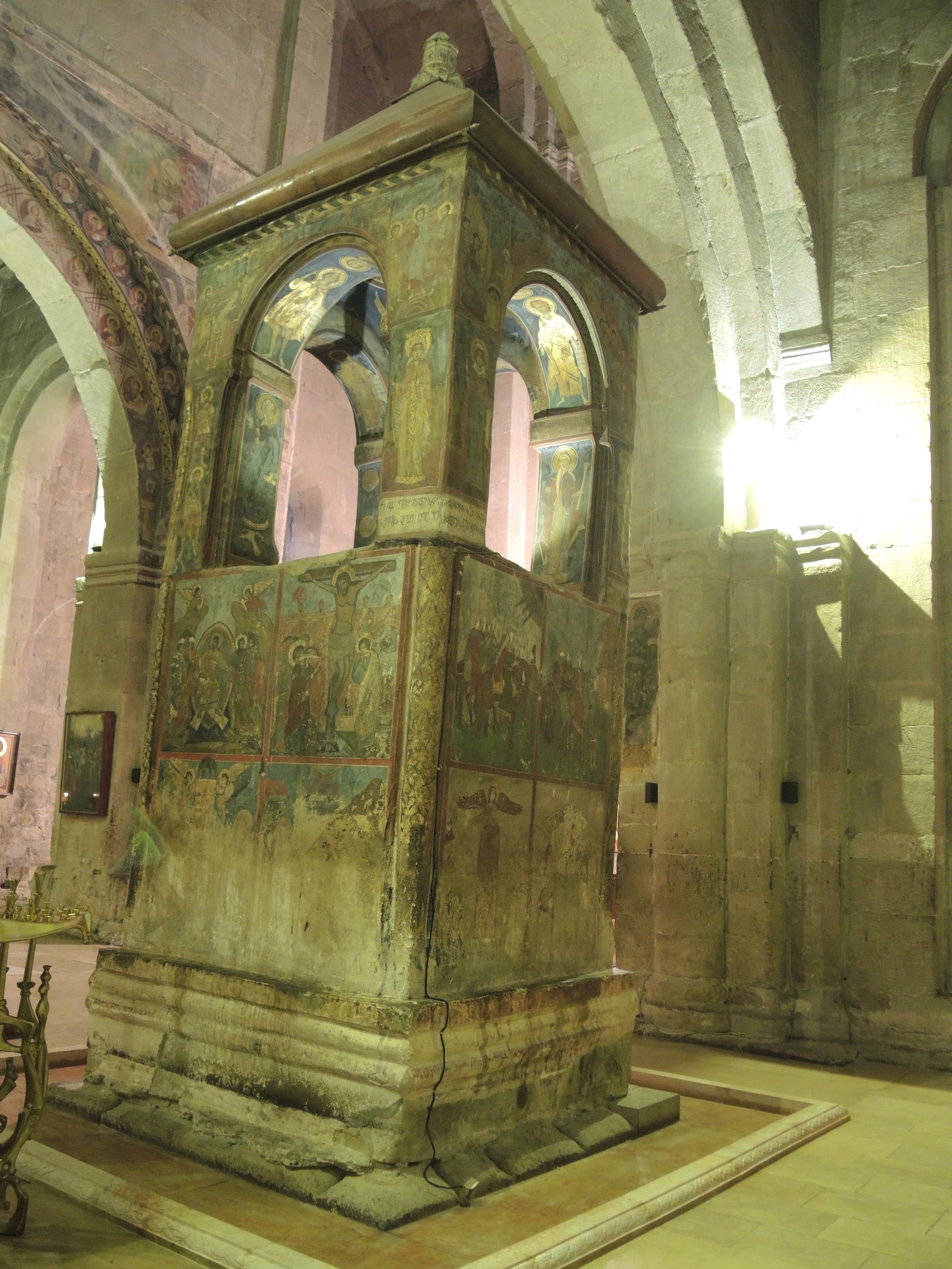 Im Innenraum alt und neu nebeneinander