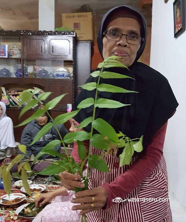 Uni Emi Pembuat Rendang