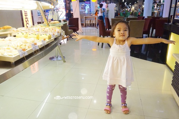 Zara di Golden Egg Tart Gandaria City