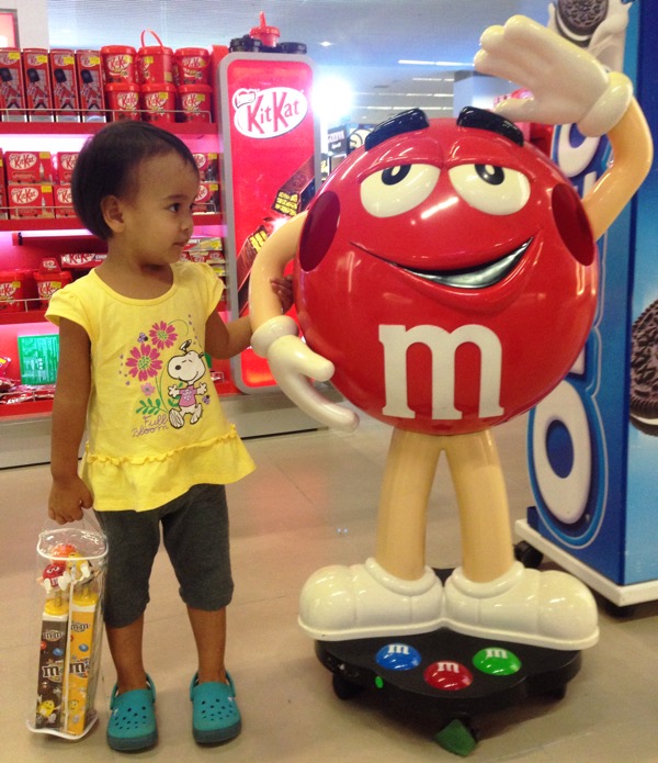 Banyak permen lucu di KLIA