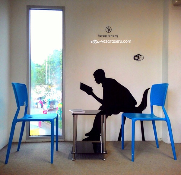 Suasana taman baca amin