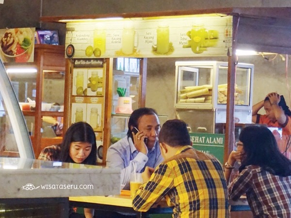 Booth susu kedelai eat and eat pejaten village