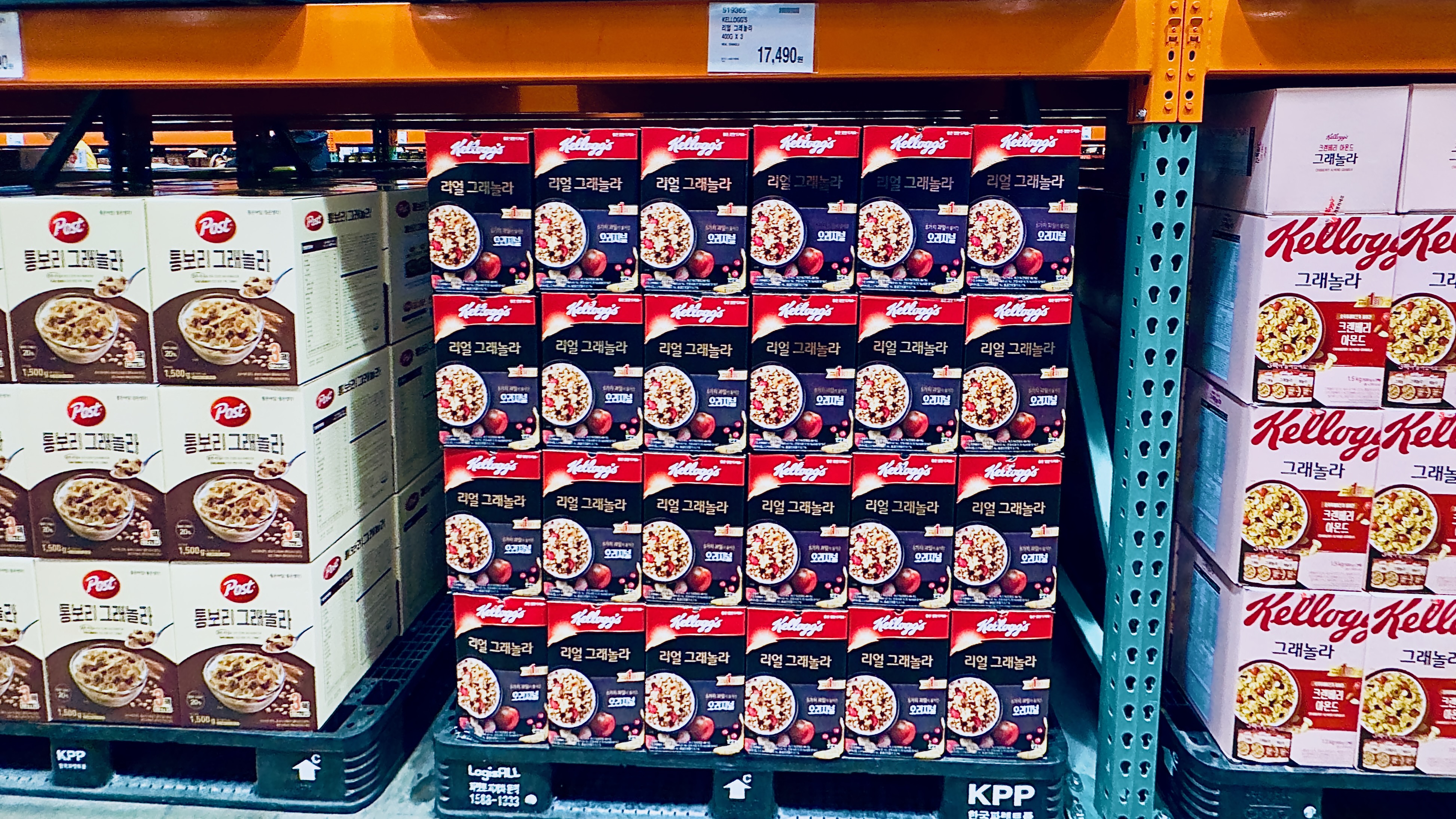 Photo of Kellog's Cereals pallet at Costco Busan in Korea