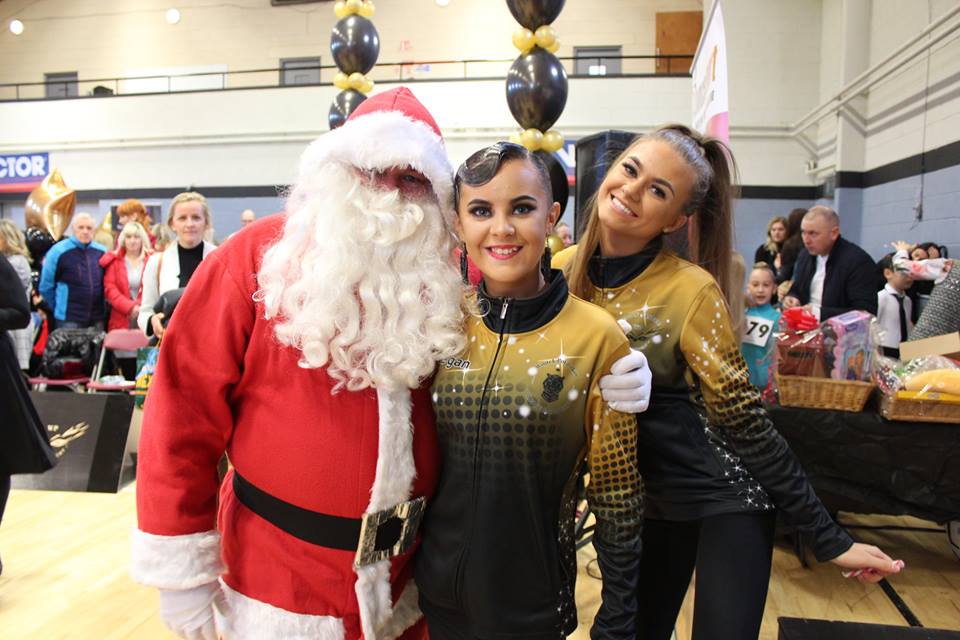 Girls fighting for a new dance partner ;)