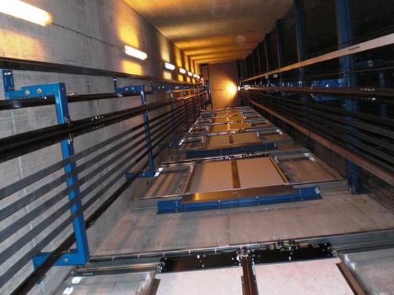 Freefalling elevator