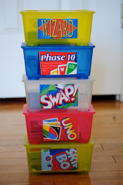De chaussures se transforme en rangement pour jeux de société. 17 Cool Idees De Rangement Pour Les Jouets Des Enfants Wooloo