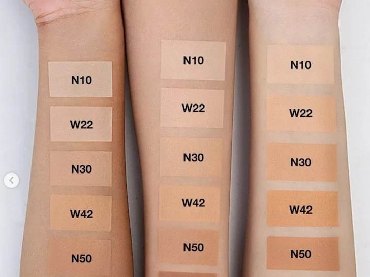 Meski warna kulit wajahku sawo matang, hasil dari bedak ini terbilang bagus karena warnanya sesuai dengan selera aku, tidak gelap maupun . Review Make Over Powerstay Demi Matte Cover Cushion Kaskus