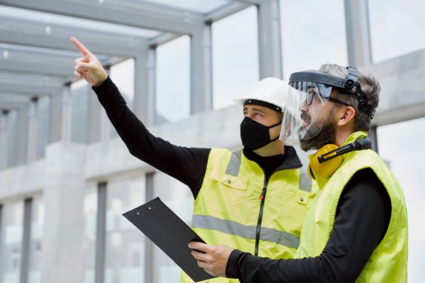 New york (cbsnewyork/ap) — a worker fell to his death from a scaffold at a construction site in queens, officials said. Construction Accident Lawyer Queens Ny Construction Accident Lawyer New York