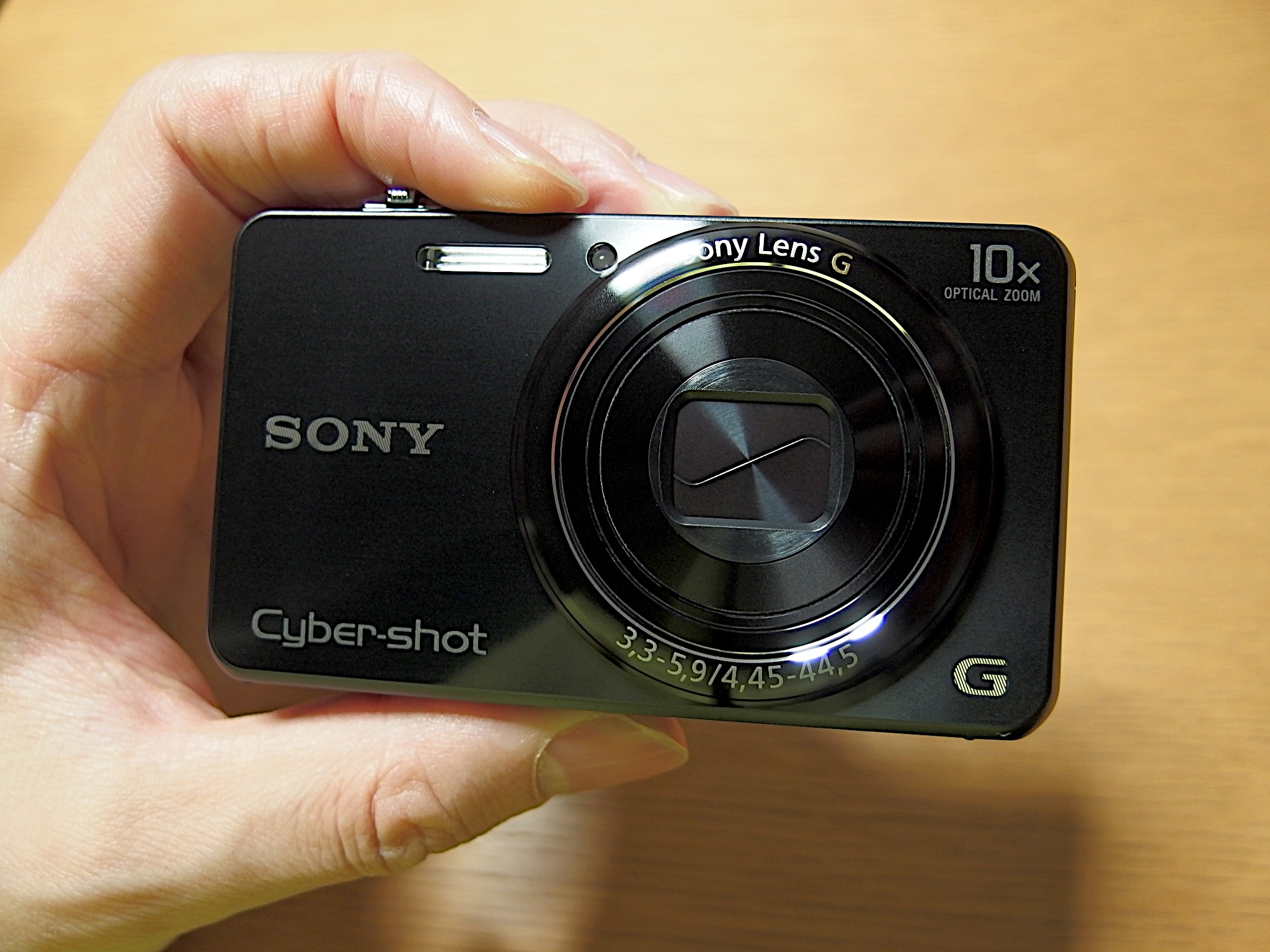 暗闇にもスピードにも強いWi-Fi対応カメラ Sony Cybershot WX200