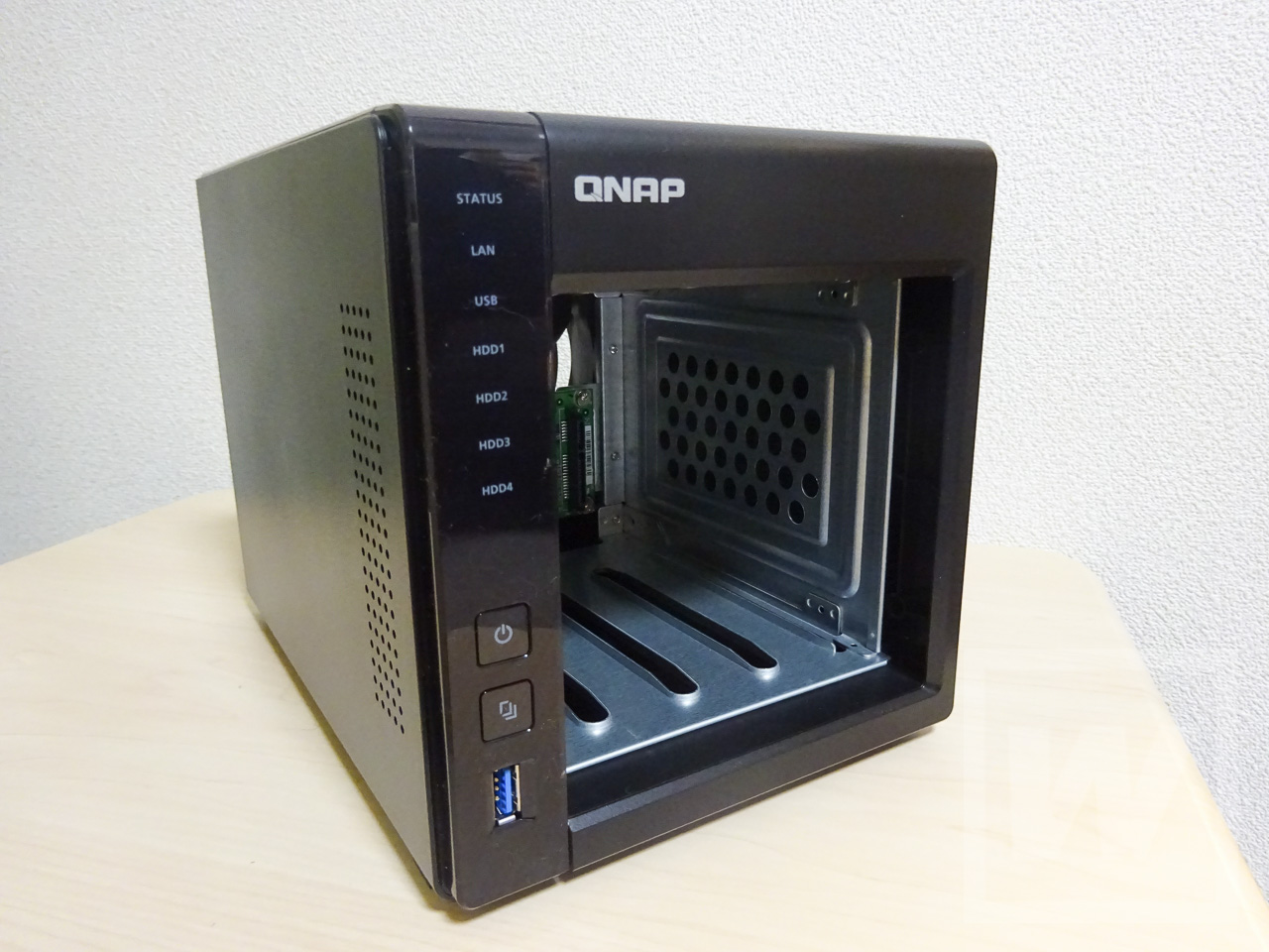 QNAP TS-451+に保証されていない16GBものメモリを増設してみる