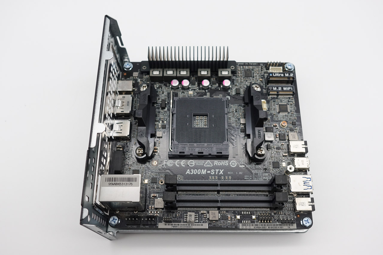 DeskMini A300 + Ryzen 5 3400Gで片手サイズの超高性能マシンを作る
