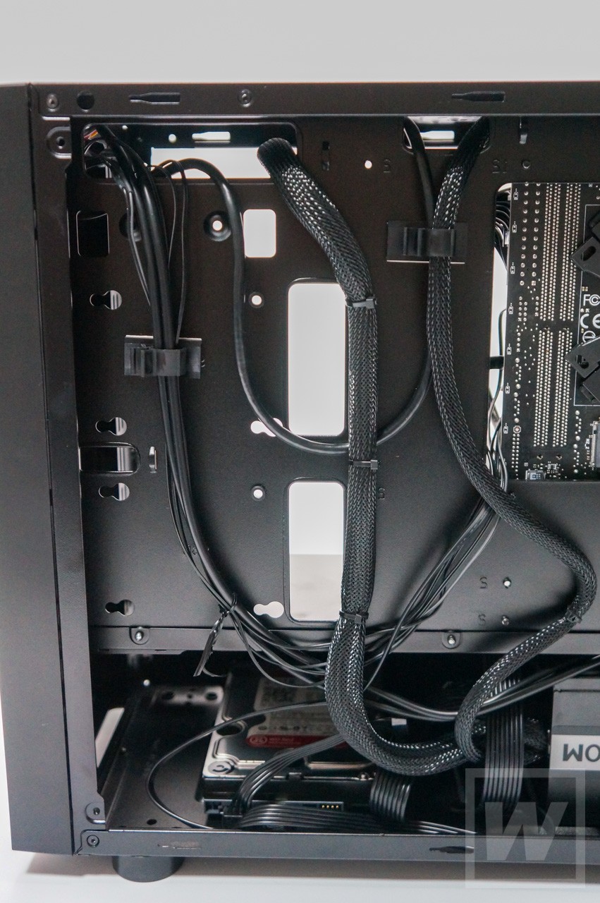 原価いくらなんだよ！実売たった3,000円のPC激安ケース Thermaltake