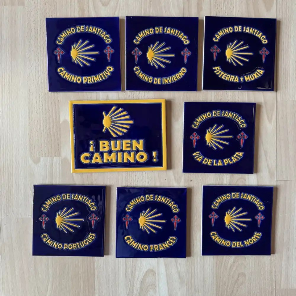 Ceramic tile Camino de Santiago – Classic scallop shell with