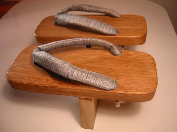 Geta - Calçado de madeira japonês