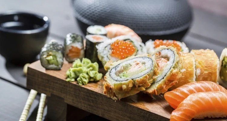 130 Tipos de Sushi – Urumaki, Hossomaki, Nigiri Tipos de Sushi, Urumaki, Hossomaki e Nigiri, Urumaki