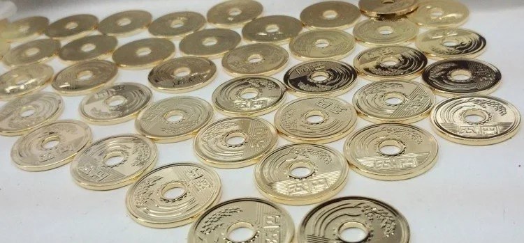 Por que o Iene não tem centavos? É desvalorizado? goen - moeda de 5 ienes