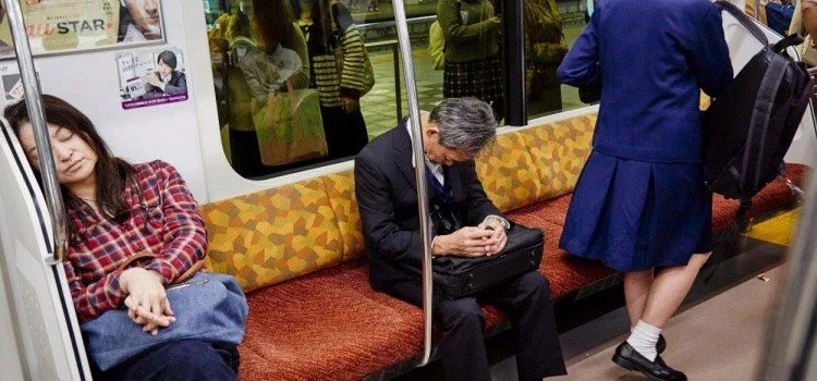 8 tipos de pessoas que encontramos nos trens do Japão 8 tipos de pessoas que encontramos nos trens do Japão