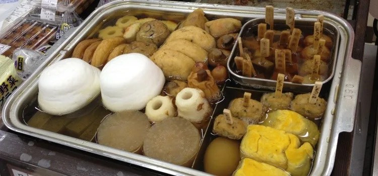 Oden - Alimentos cozidos em caldo dashi