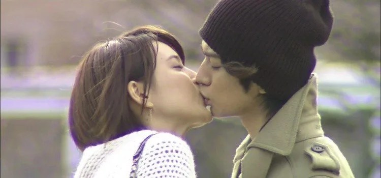 How to know the right time to kiss in Japan?