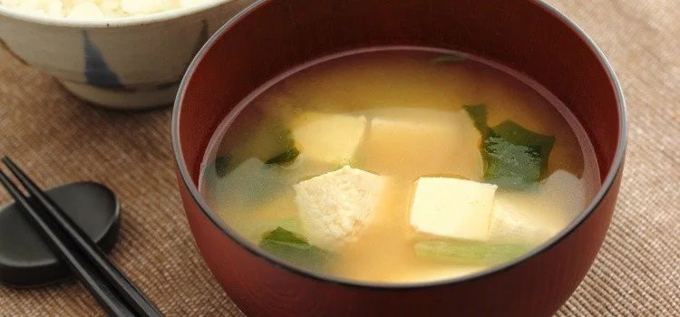 Misoshiro - A deliciosa Sopa Japonesa de Soja Misoshiro - A deliciosa Sopa Japonesa de Soja