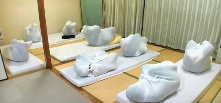 Otonamaki는 일본의 포대기 요법입니다.