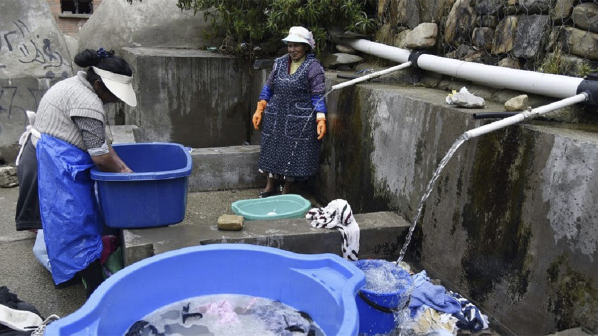 Mujeres bolivianas, el agua es fuente de vida