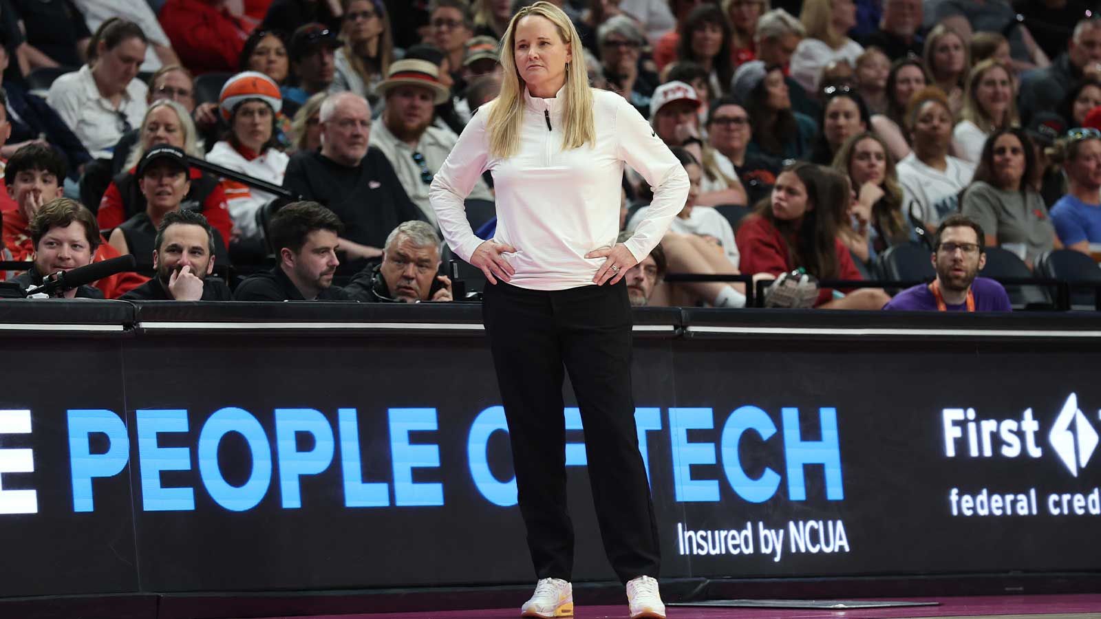 Los Angeles Sparks' Defensive Struggles: Coach Lynne Roberts Hints at Lineup Changes (2026)