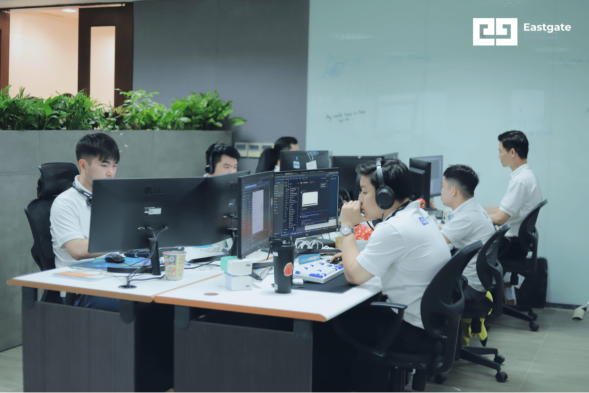 In-House vs. Outsourcing Software Development: A 2026 Guide
