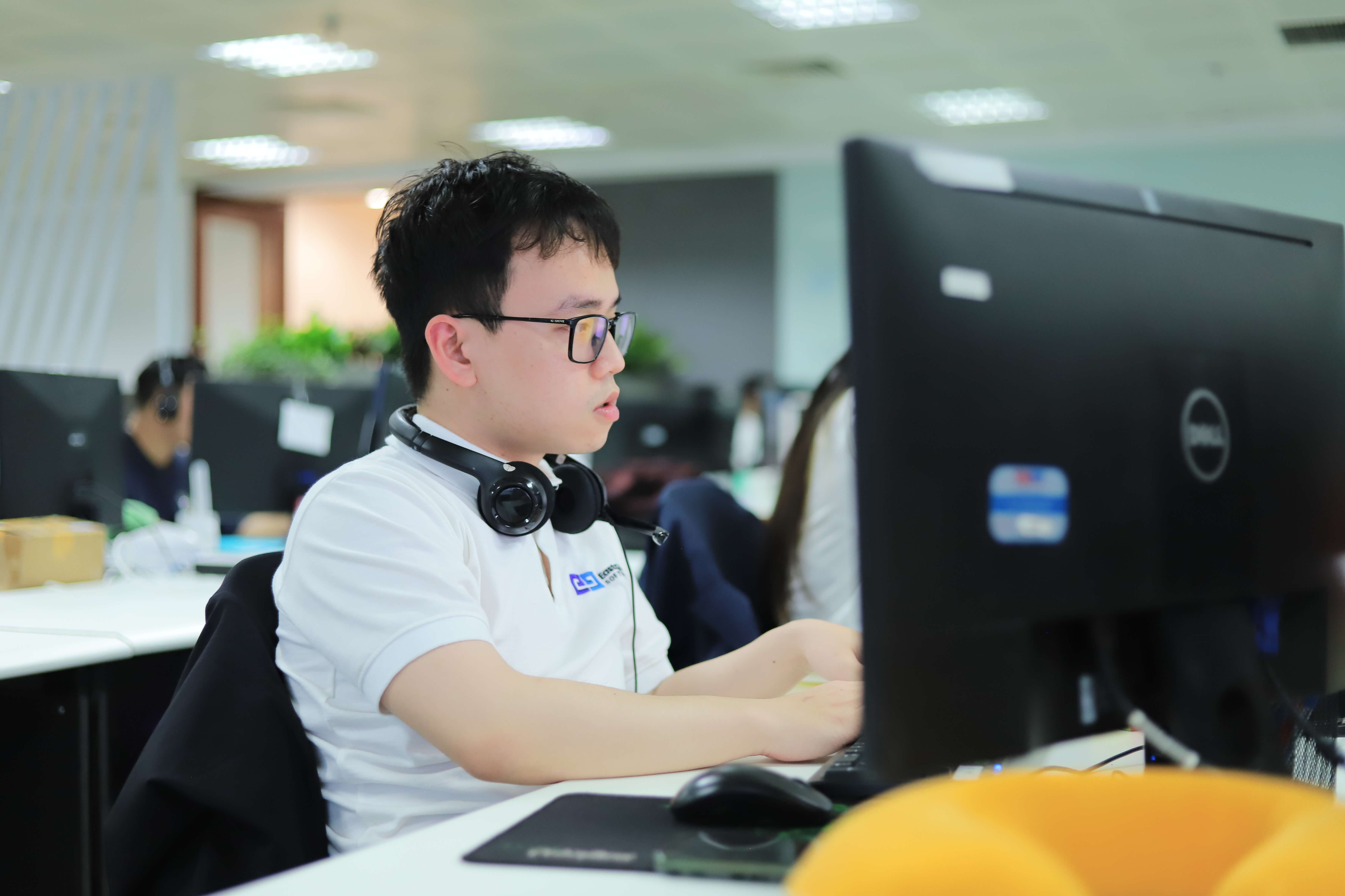 Distributed engineering team weighing outsourcing benefits and risks
