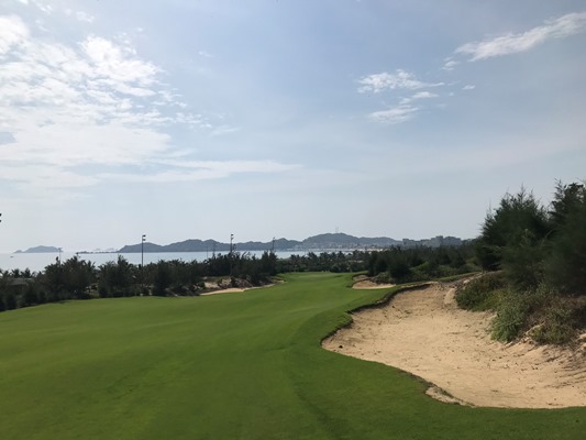 ニクラス設計のクイニョンの海が見えるリンクス