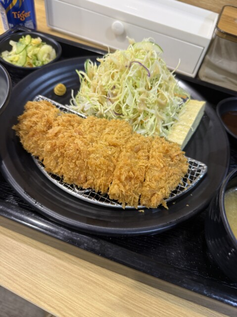 ホーチミンの日本人がほとんど行くことのないエリアにある激安トンカツ屋さん